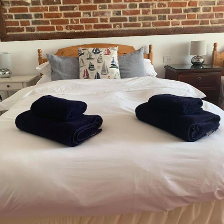 Ye Olde White Harte Hotel Burnham-on-Crouch 객실 사진