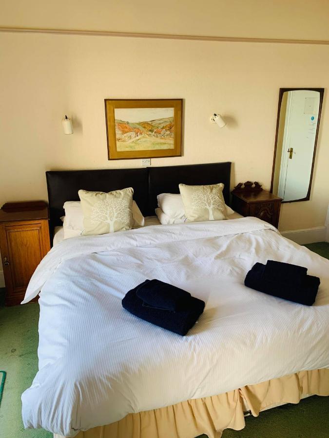 Ye Olde White Harte Hotel Burnham-on-Crouch 객실 사진