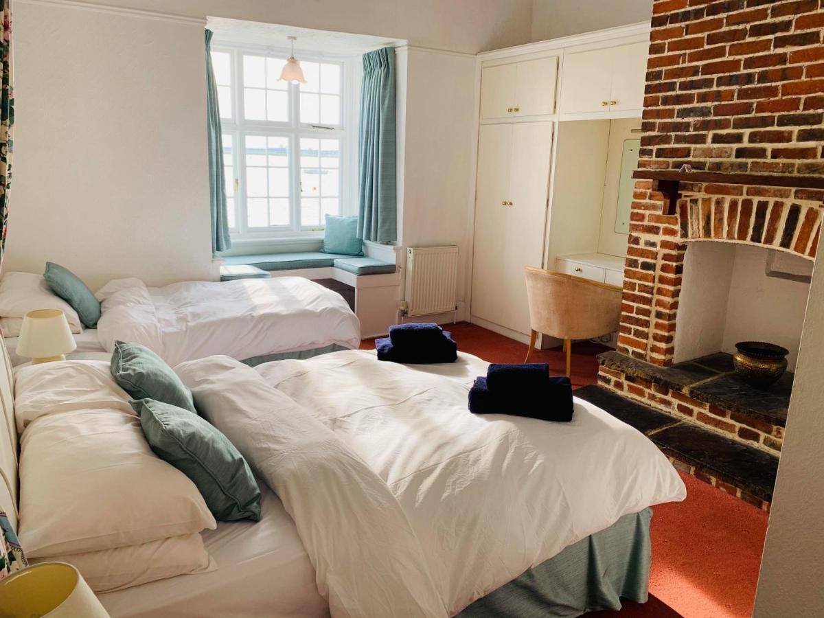 Ye Olde White Harte Hotel Burnham-on-Crouch 객실 사진