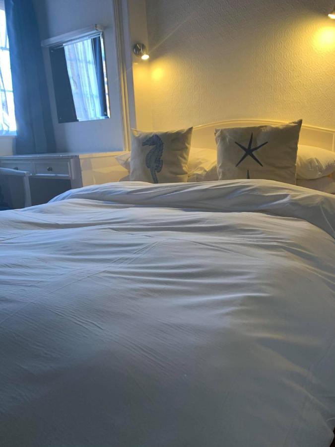 Ye Olde White Harte Hotel Burnham-on-Crouch 외부 사진