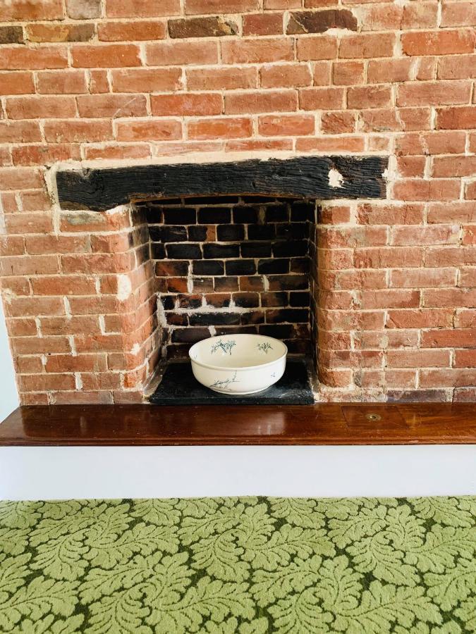 Ye Olde White Harte Hotel Burnham-on-Crouch 외부 사진
