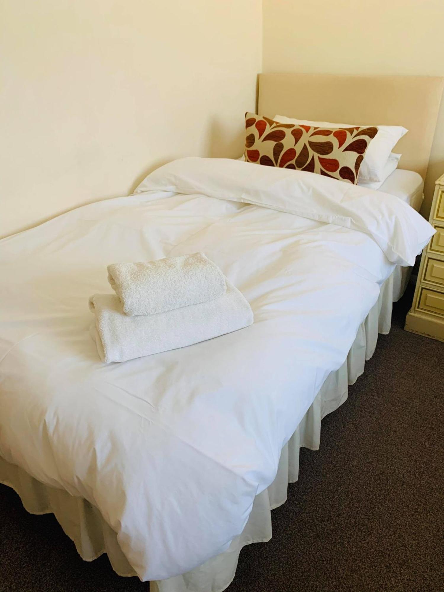 Ye Olde White Harte Hotel Burnham-on-Crouch 객실 사진