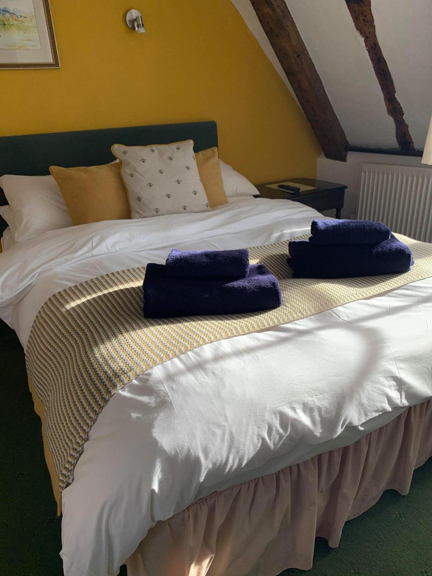 Ye Olde White Harte Hotel Burnham-on-Crouch 객실 사진