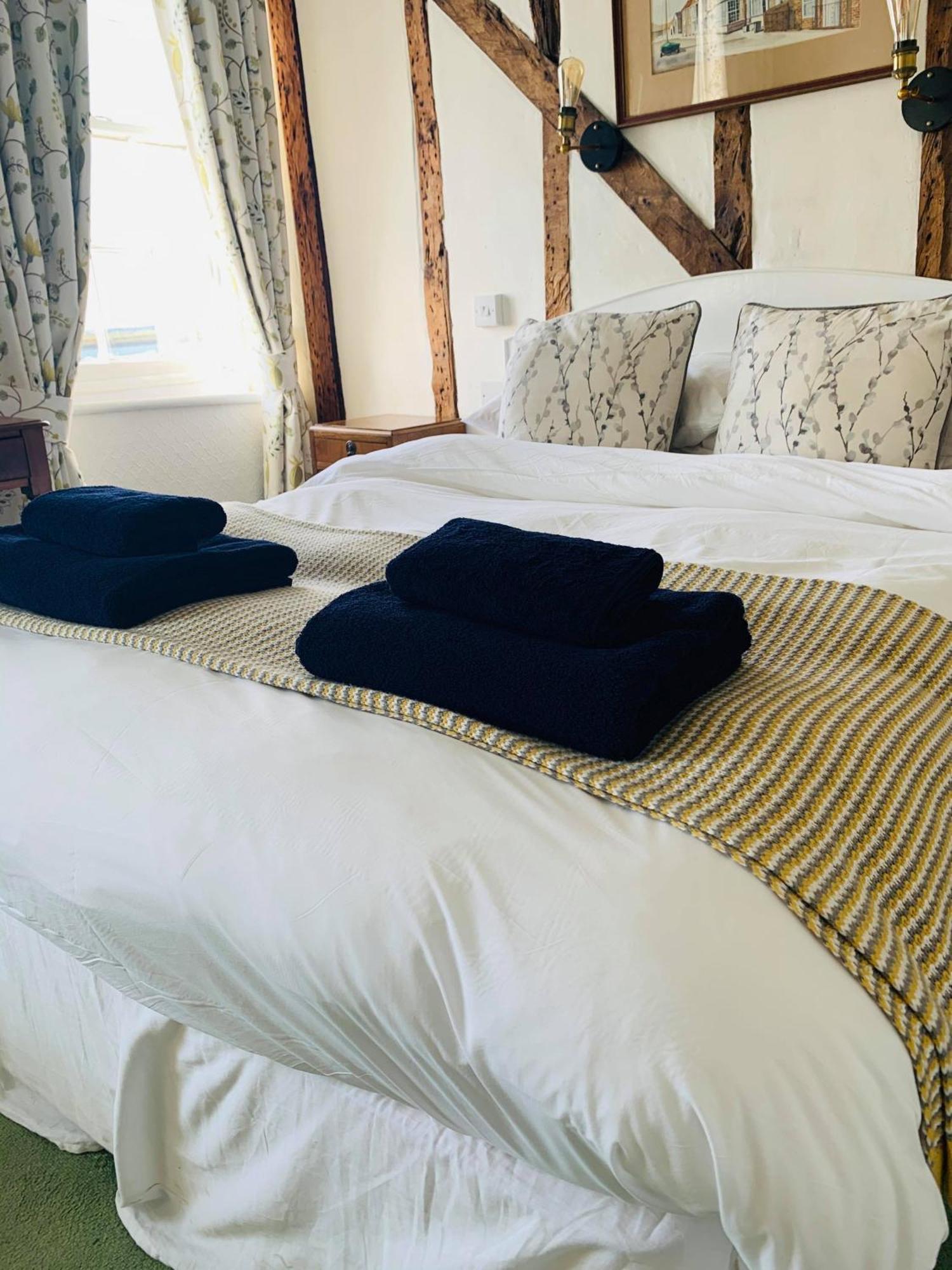 Ye Olde White Harte Hotel Burnham-on-Crouch 객실 사진