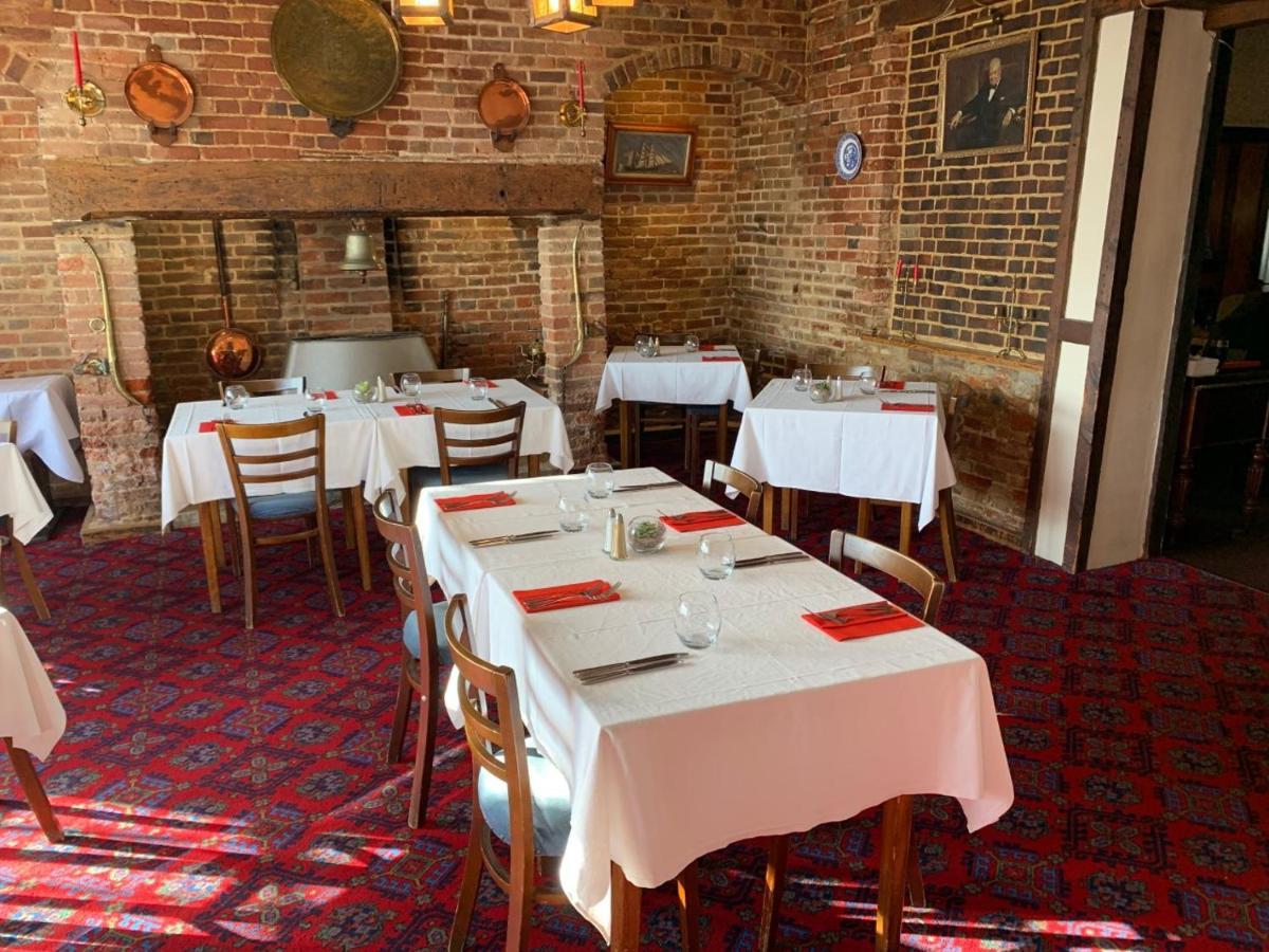 Ye Olde White Harte Hotel Burnham-on-Crouch 외부 사진
