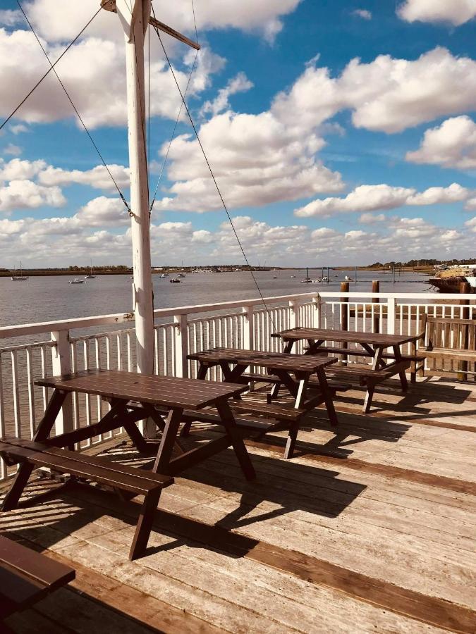 Ye Olde White Harte Hotel Burnham-on-Crouch 외부 사진