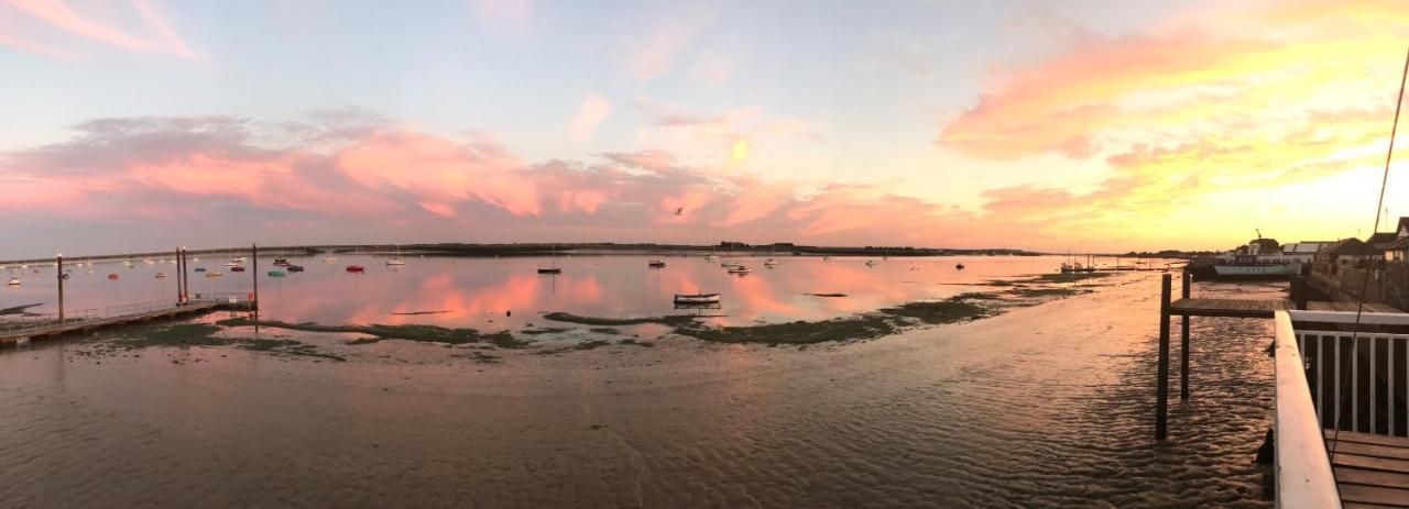 Ye Olde White Harte Hotel Burnham-on-Crouch 외부 사진