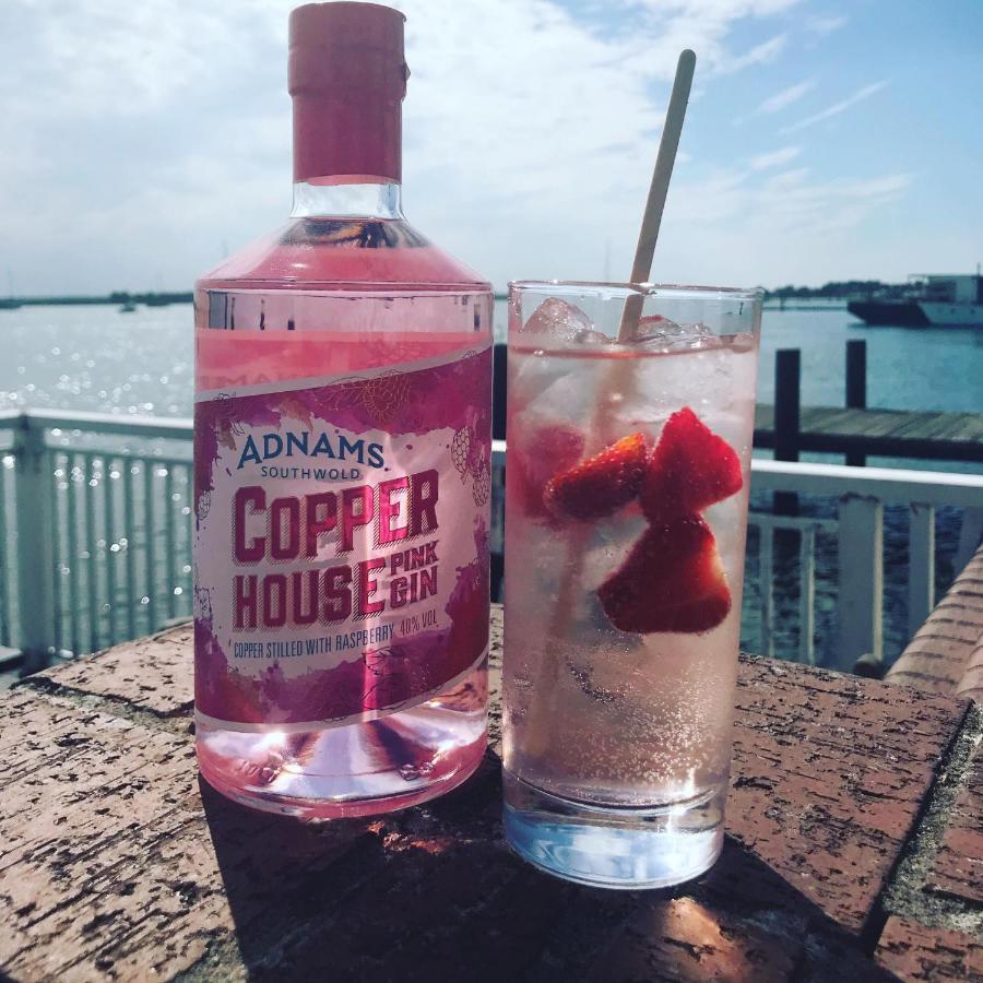 Ye Olde White Harte Hotel Burnham-on-Crouch 외부 사진